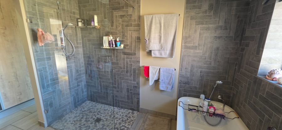 5 Bedroom Property for Sale in Island View Western Cape
